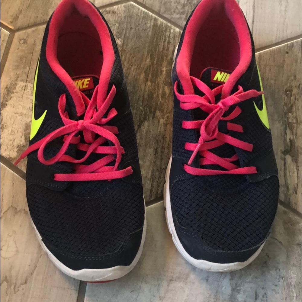 Nike tennis shoes